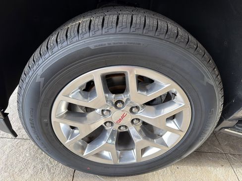 Used 2018 GMC Yukon XL SLT w/ Open Road Package image 11