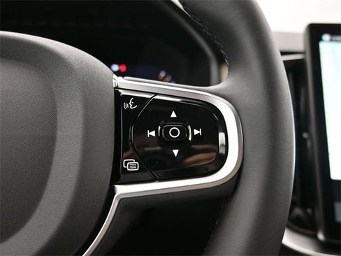 New 2026 Volvo XC90 B6 Core image 25