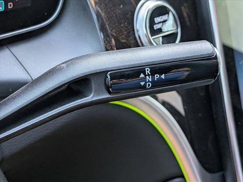 New 2025 Mercedes-Benz GLC 350e 4MATIC image 12