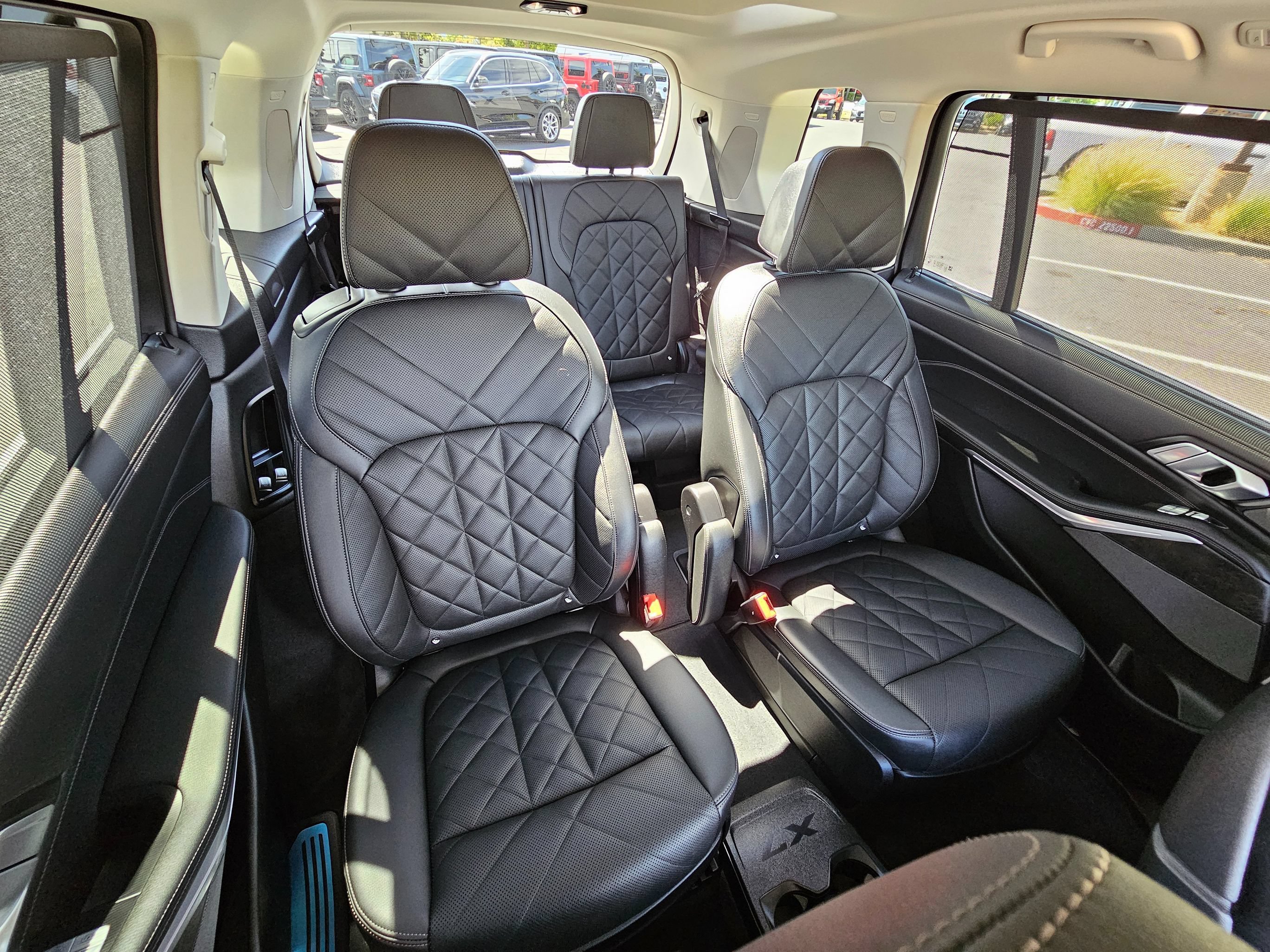 Used 2025 BMW X7 xDrive40i w/ Premium Package AWD/4WD image 48