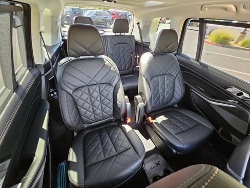 Used 2025 BMW X7 xDrive40i w/ Premium Package AWD/4WD image 48