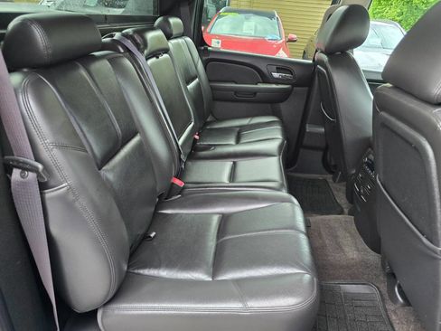 Used 2011 Chevrolet Avalanche LT w/ Luxury Package AWD/4WD image 39