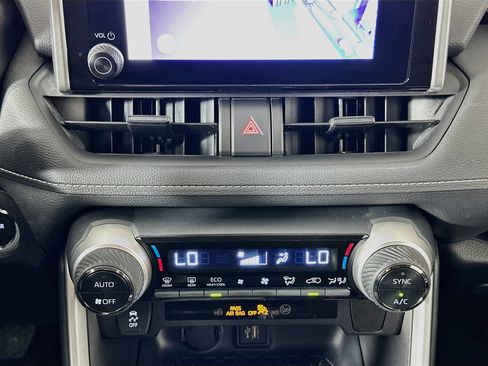 Used 2025 Toyota RAV4 XLE AWD/4WD image 24