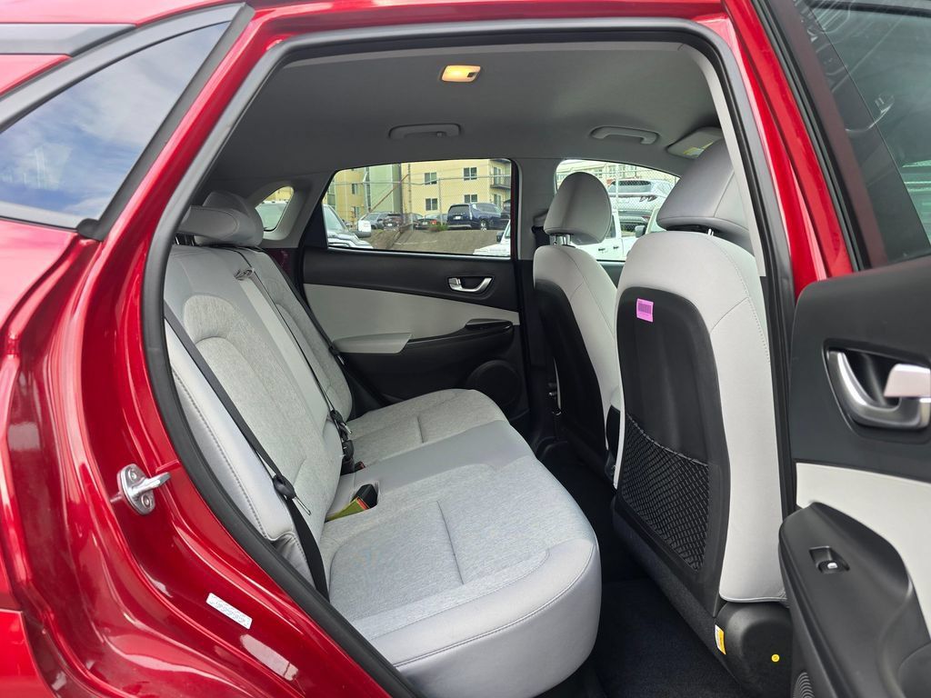 Used 2023 Hyundai Kona SE FWD image 12