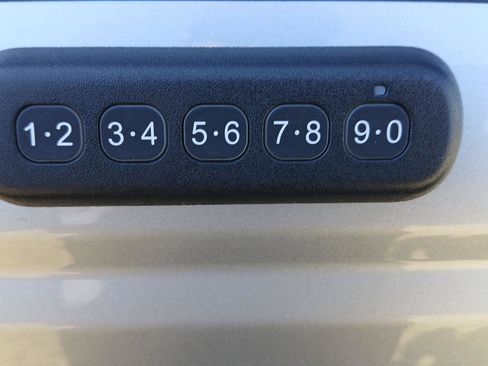 Used 2021 Ford Bronco Badlands image 9