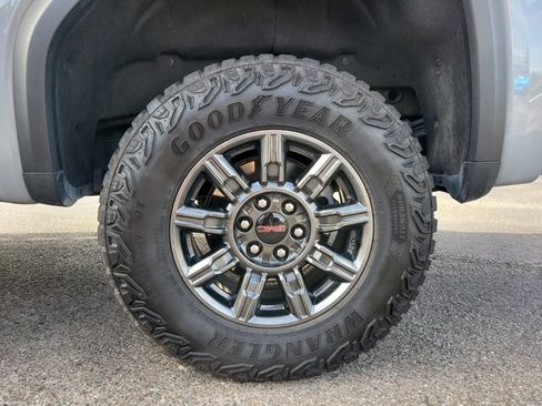Used 2024 GMC Sierra 1500 AT4X image 9
