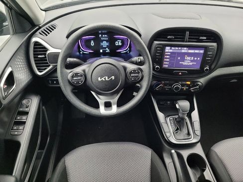 Used 2025 Kia Soul LX image 22