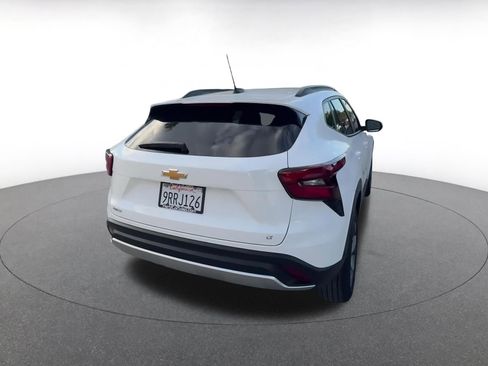 Used 2025 Chevrolet Trax LT image 14