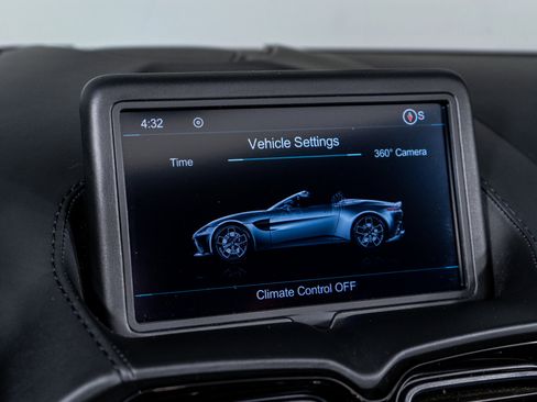 Used 2021 Aston Martin V8 Vantage Convertible image 37