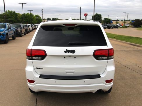 Used 2017 Jeep Grand Cherokee Altitude AWD/4WD image 14