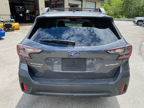 Used 2022 Subaru Outback Premium image 6