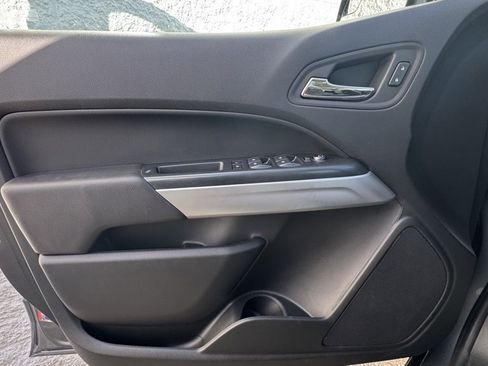 Used 2022 Chevrolet Colorado LT w/ LT Convenience Package image 18