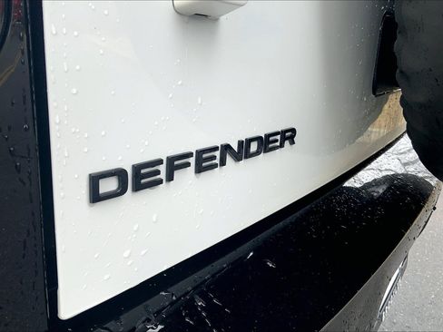 New 2025 Land Rover Defender 90 V8 image 15