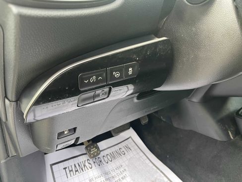 Used 2021 Toyota Prius LE image 17
