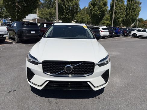 Used 2024 Volvo XC60 B5 Plus w/ Protection Package Premier AWD/4WD image 8