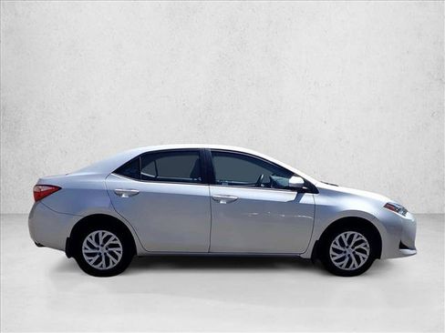 Used 2017 Toyota Corolla LE w/ Carpet Mat Package (TMS) FWD image 5