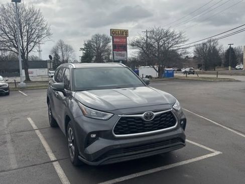 Used 2020 Toyota Highlander XLE image 6