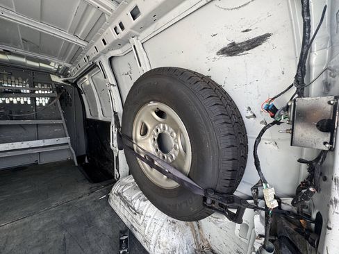Used 2019 Chevrolet Express 3500 w/ Driver Convenience Package RWD image 57