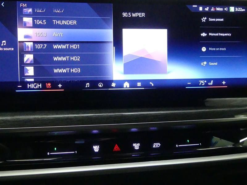 Used 2023 BMW i7 xDrive60 AWD/4WD image 12