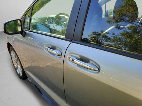 Used 2023 Toyota Sienna Platinum FWD image 32