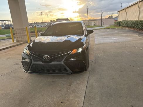 Used 2022 Toyota Camry SE image 4