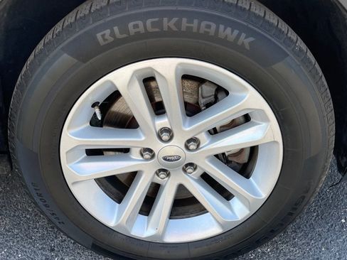 Used 2015 Ford Explorer XLT w/ Equipment Group 202B FWD image 26