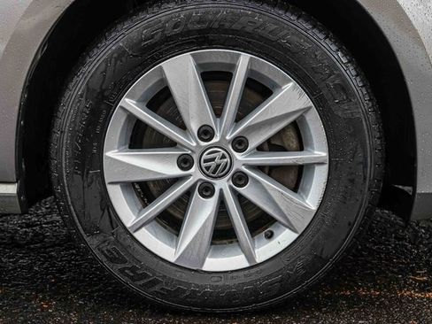 Used 2016 Volkswagen Golf SE image 25