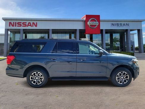 Used 2024 Ford Expedition Max XLT image 3