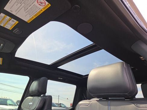 Used 2025 Ford F250 Platinum image 9