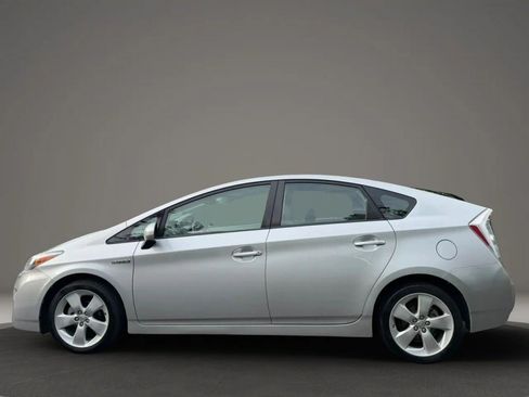 Used 2010 Toyota Prius Five w/ Navigation Pkg FWD image 11