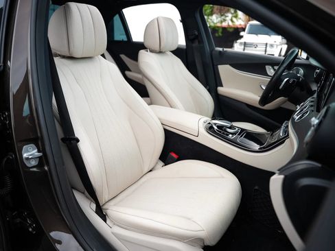Used 2017 Mercedes-Benz E 300 4MATIC image 30