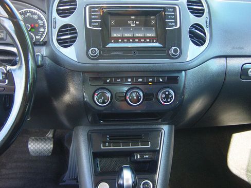 Used 2016 Volkswagen Tiguan S AWD/4WD image 8