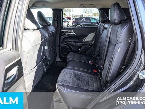 Used 2025 Mitsubishi Outlander SE image 23