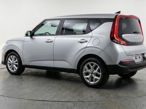 Used 2025 Kia Soul LX w/ LX Technology Package FWD image 6