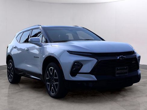 Used 2023 Chevrolet Blazer RS w/ Enhanced Convenience Package AWD/4WD image 3