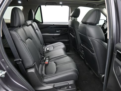 Certified 2025 Honda Pilot Touring image 37