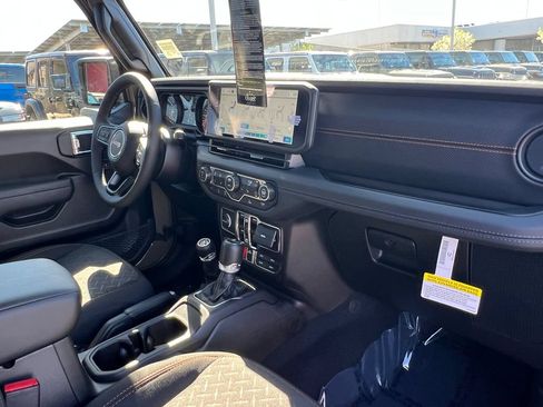 New 2026 Jeep Gladiator Mojave w/ Technology Group AWD/4WD image 12