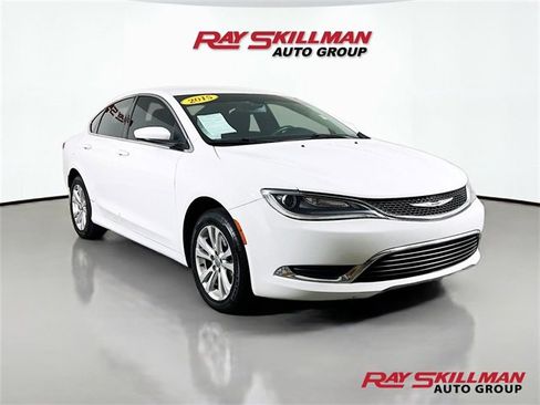 Used 2015 Chrysler 200 Limited image 1
