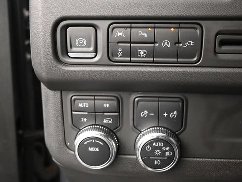 Used 2022 GMC Yukon SLT w/ SLT Luxury Package AWD/4WD image 16
