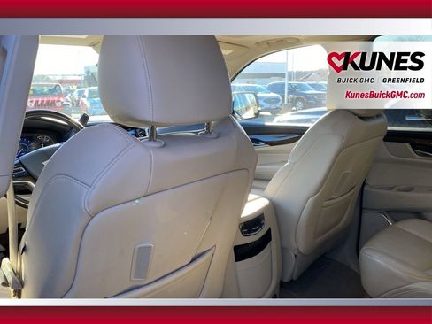 Used 2020 Cadillac Escalade ESV Premium Luxury image 34
