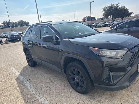 Used 2021 Toyota RAV4 LE image 2