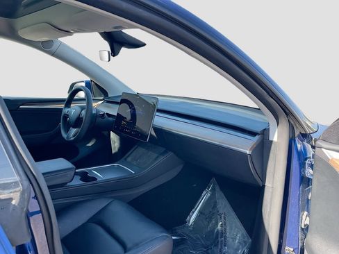 Used 2024 Tesla Model Y Long Range AWD/4WD image 30