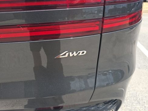 Used 2025 Genesis GV70 2.5T AWD/4WD image 7