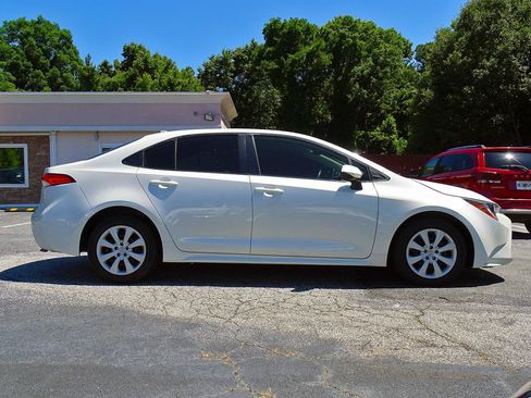 Used 2021 Toyota Corolla LE FWD image 10