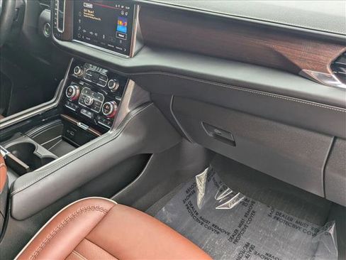 Used 2023 GMC Yukon XL Denali Ultimate image 23
