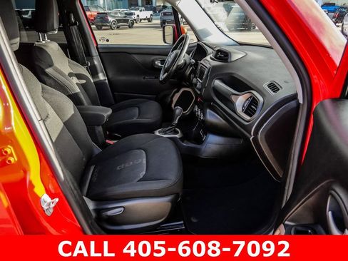 Used 2017 Jeep Renegade Latitude FWD image 12