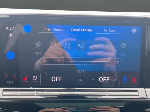 Used 2024 Volkswagen Atlas Peak Edition SE AWD/4WD image 15