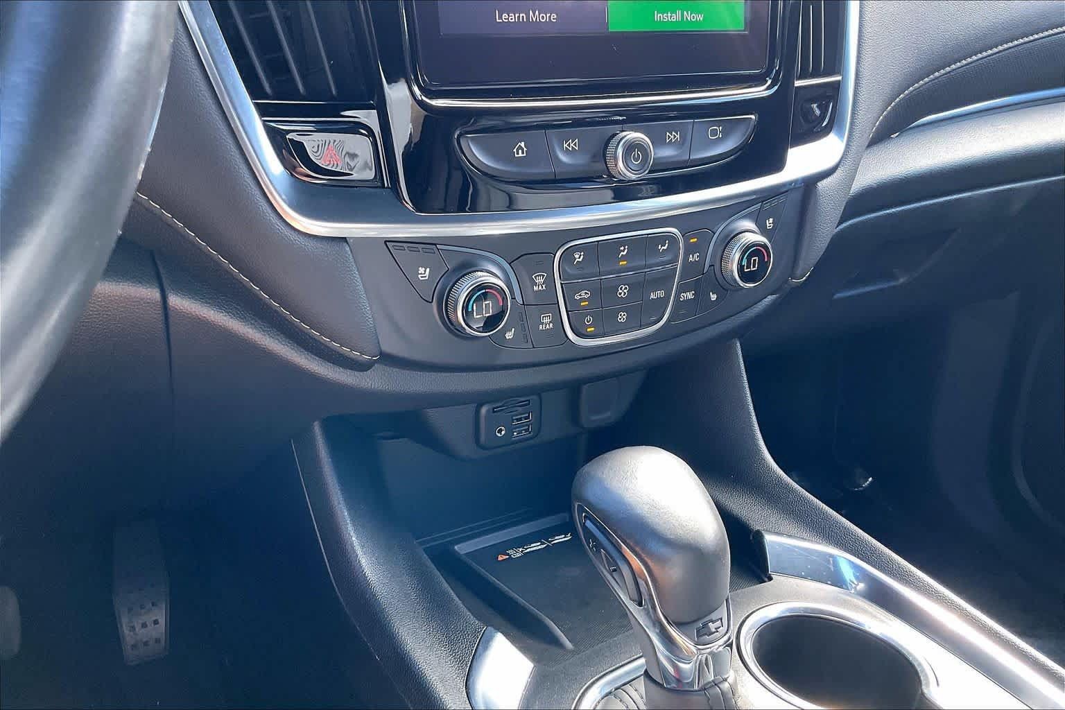 Used 2022 Chevrolet Traverse Premier w/ Redline Edition AWD/4WD image 32