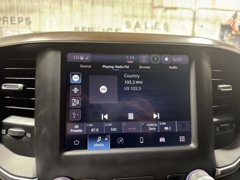 Used 2022 RAM 1500 Laramie AWD/4WD image 3
