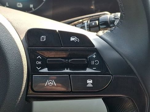 Used 2025 Hyundai Elantra Limited FWD image 24